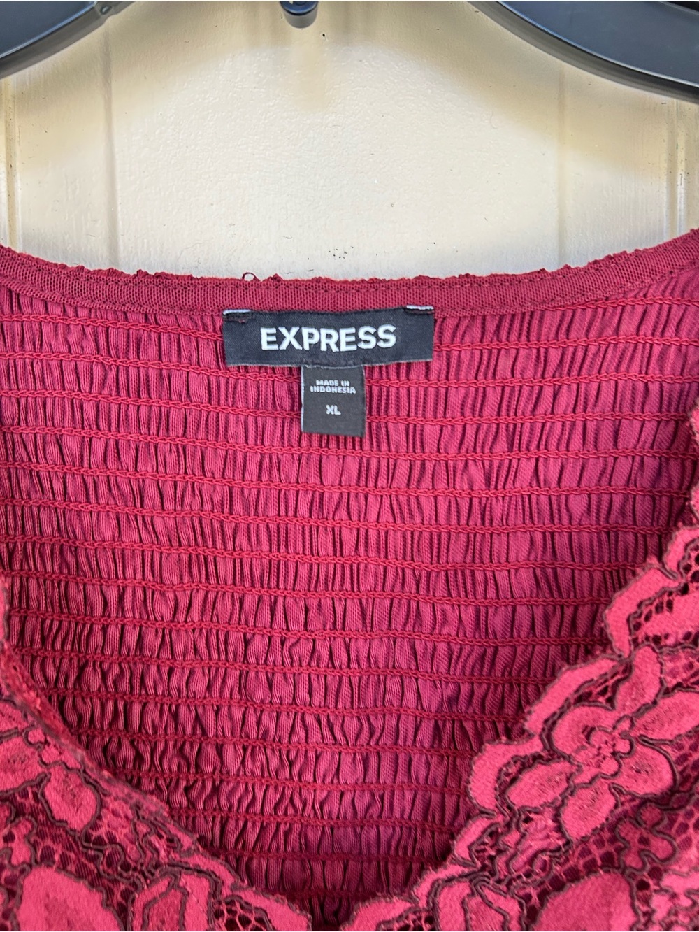 Express Burgundy Lace V-Neck Camisole🚨 - Picture 3 of 3